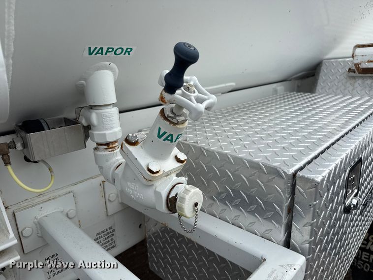 image for item NU9606 2011 Freightliner Business Class M2 propane delivery truck