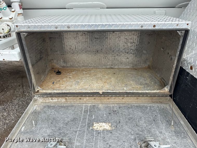 image for item NU9606 2011 Freightliner Business Class M2 propane delivery truck