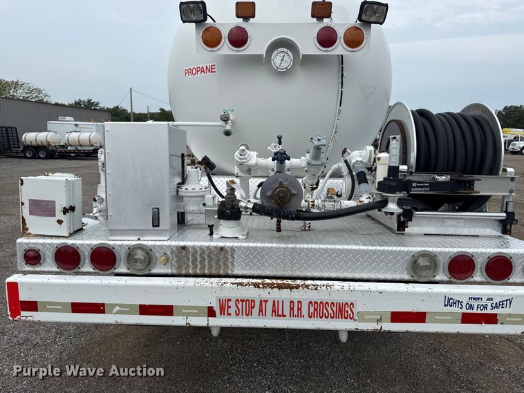 image for item NU9606 2011 Freightliner Business Class M2 propane delivery truck