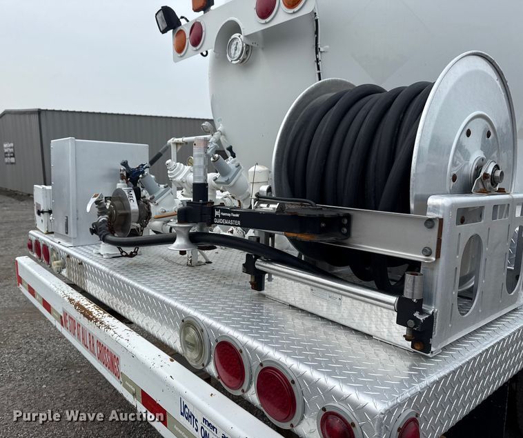 image for item NU9606 2011 Freightliner Business Class M2 propane delivery truck