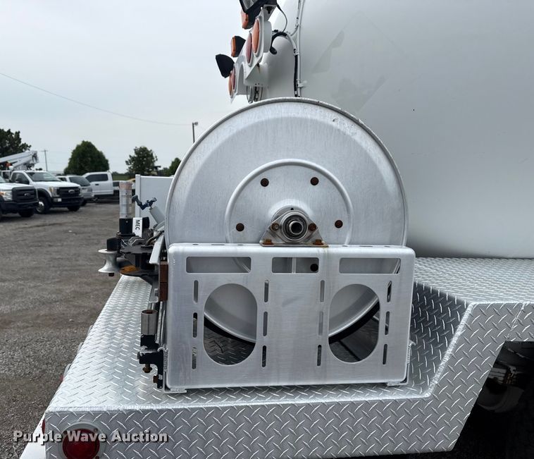 image for item NU9606 2011 Freightliner Business Class M2 propane delivery truck