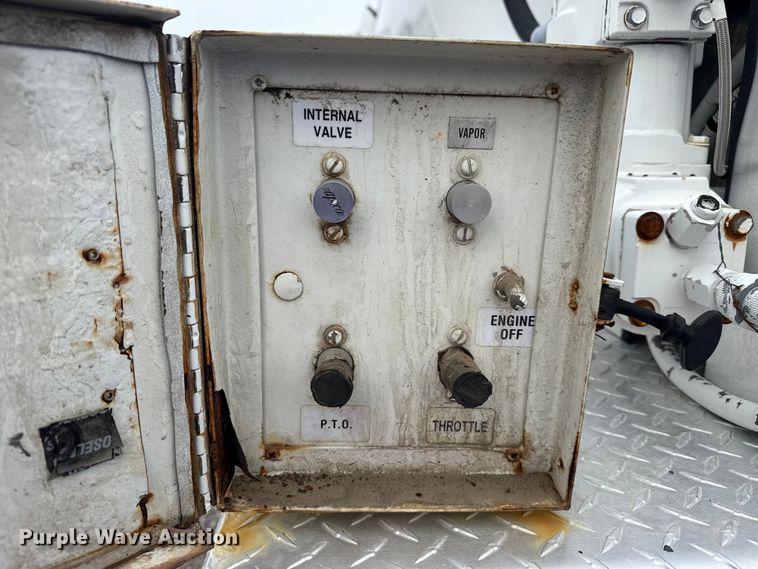 image for item NU9606 2011 Freightliner Business Class M2 propane delivery truck