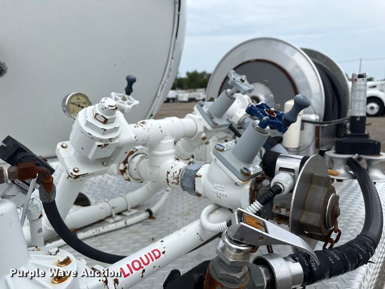 image for item NU9606 2011 Freightliner Business Class M2 propane delivery truck