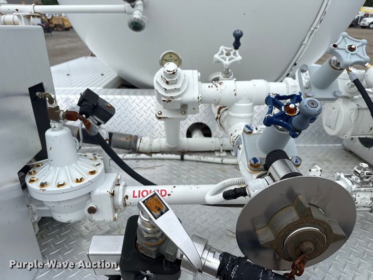 image for item NU9606 2011 Freightliner Business Class M2 propane delivery truck