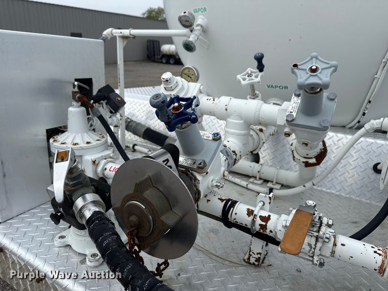 image for item NU9606 2011 Freightliner Business Class M2 propane delivery truck