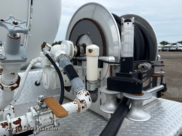 image for item NU9606 2011 Freightliner Business Class M2 propane delivery truck