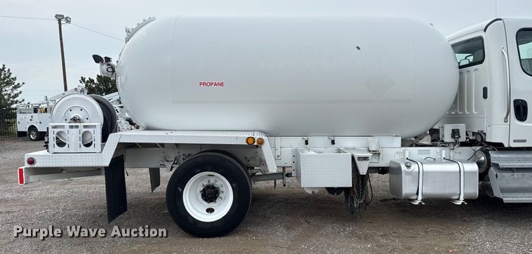 image for item NU9606 2011 Freightliner Business Class M2 propane delivery truck