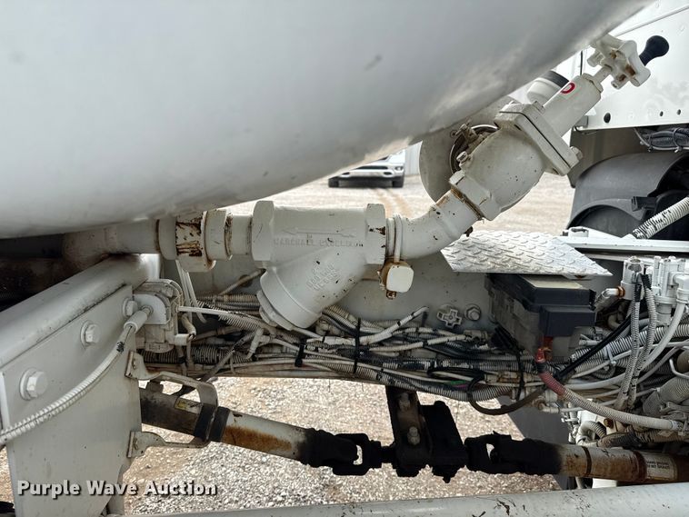 image for item NU9606 2011 Freightliner Business Class M2 propane delivery truck