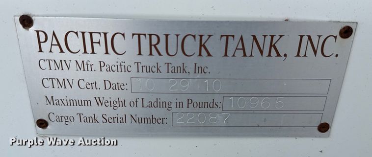 image for item NU9606 2011 Freightliner Business Class M2 propane delivery truck