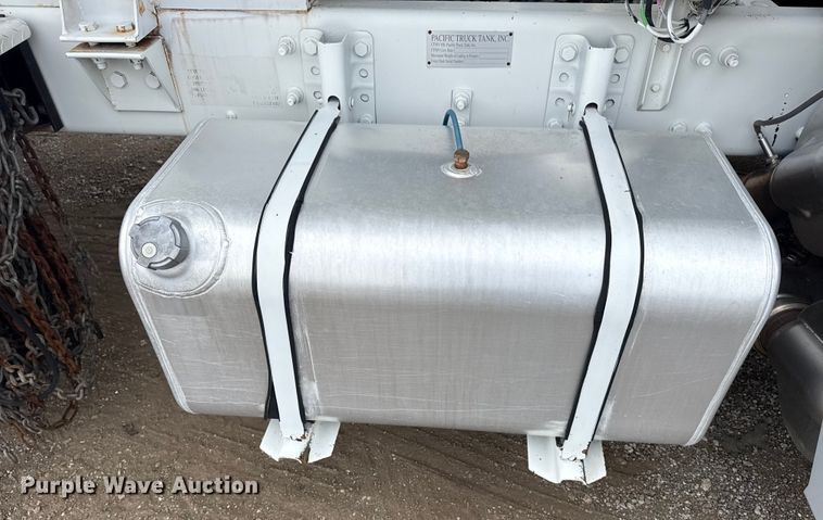 image for item NU9606 2011 Freightliner Business Class M2 propane delivery truck