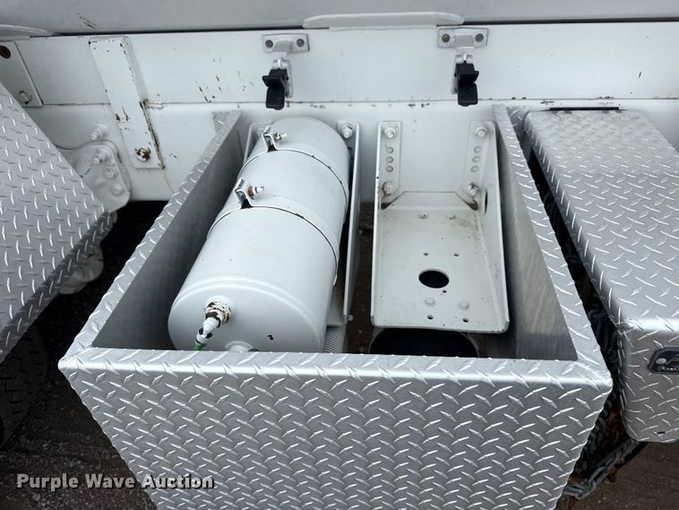 image for item NU9606 2011 Freightliner Business Class M2 propane delivery truck