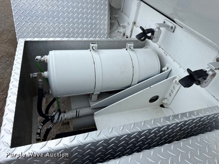 image for item NU9606 2011 Freightliner Business Class M2 propane delivery truck