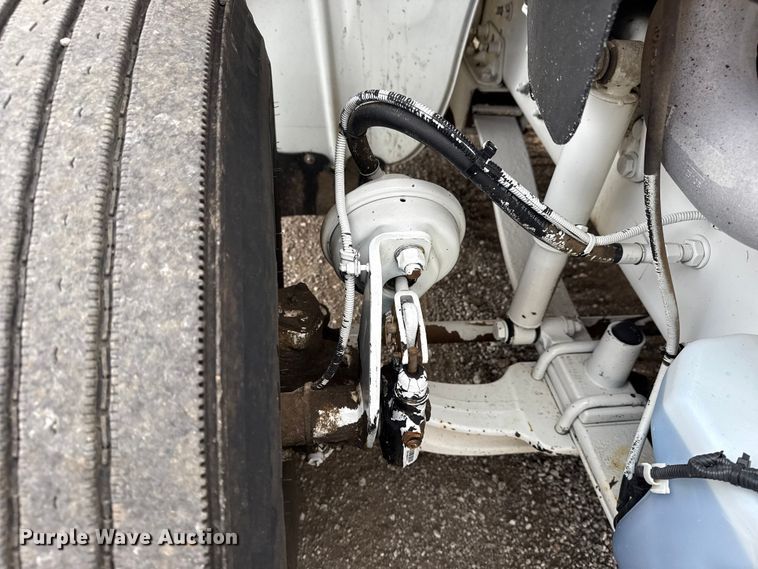 image for item NU9606 2011 Freightliner Business Class M2 propane delivery truck