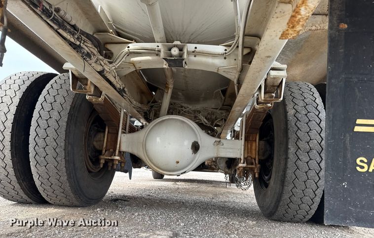 image for item NU9606 2011 Freightliner Business Class M2 propane delivery truck