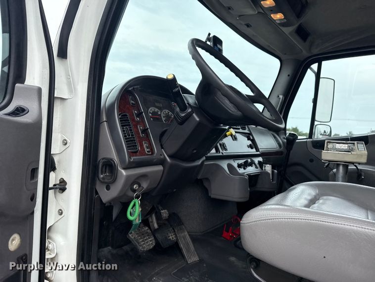 image for item NU9606 2011 Freightliner Business Class M2 propane delivery truck