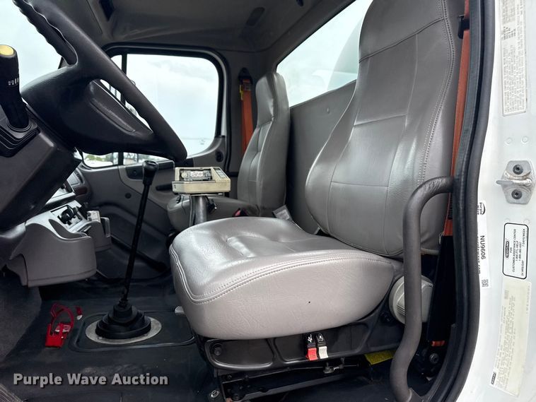 image for item NU9606 2011 Freightliner Business Class M2 propane delivery truck