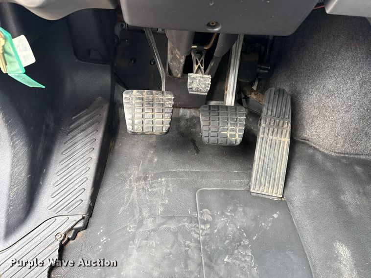 image for item NU9606 2011 Freightliner Business Class M2 propane delivery truck