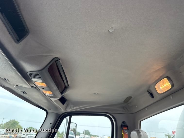 image for item NU9606 2011 Freightliner Business Class M2 propane delivery truck