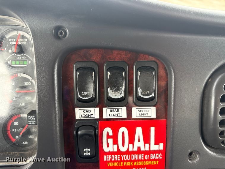 image for item NU9606 2011 Freightliner Business Class M2 propane delivery truck