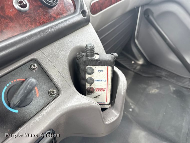 image for item NU9606 2011 Freightliner Business Class M2 propane delivery truck