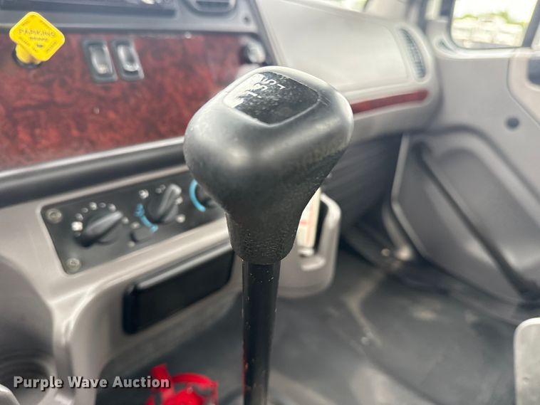 image for item NU9606 2011 Freightliner Business Class M2 propane delivery truck