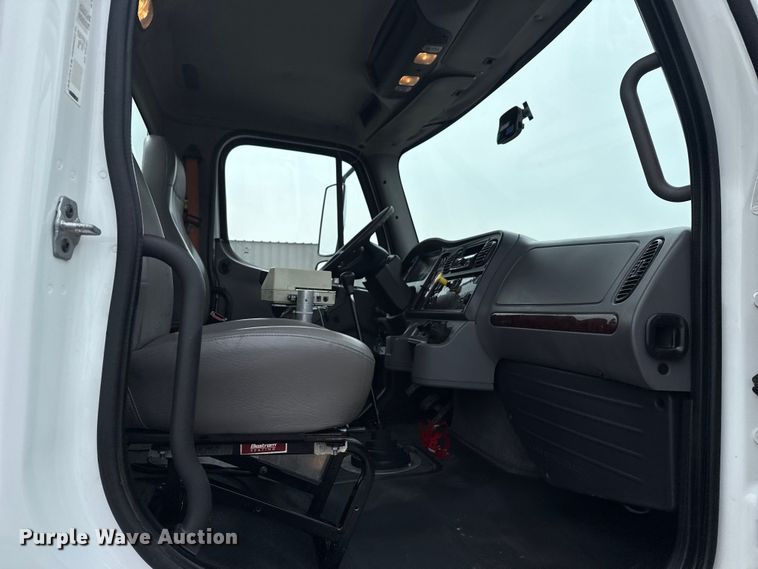 image for item NU9606 2011 Freightliner Business Class M2 propane delivery truck