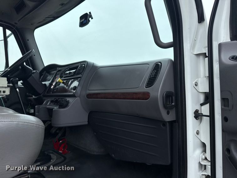 image for item NU9606 2011 Freightliner Business Class M2 propane delivery truck