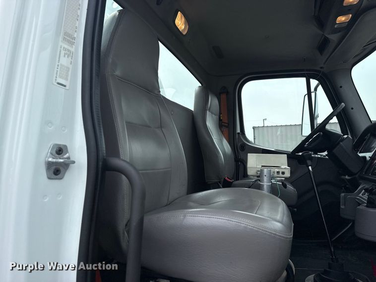 image for item NU9606 2011 Freightliner Business Class M2 propane delivery truck