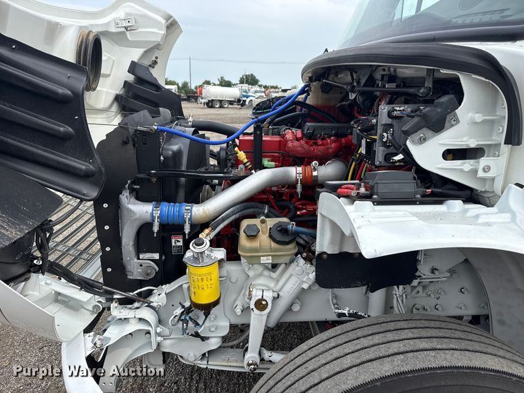 image for item NU9606 2011 Freightliner Business Class M2 propane delivery truck