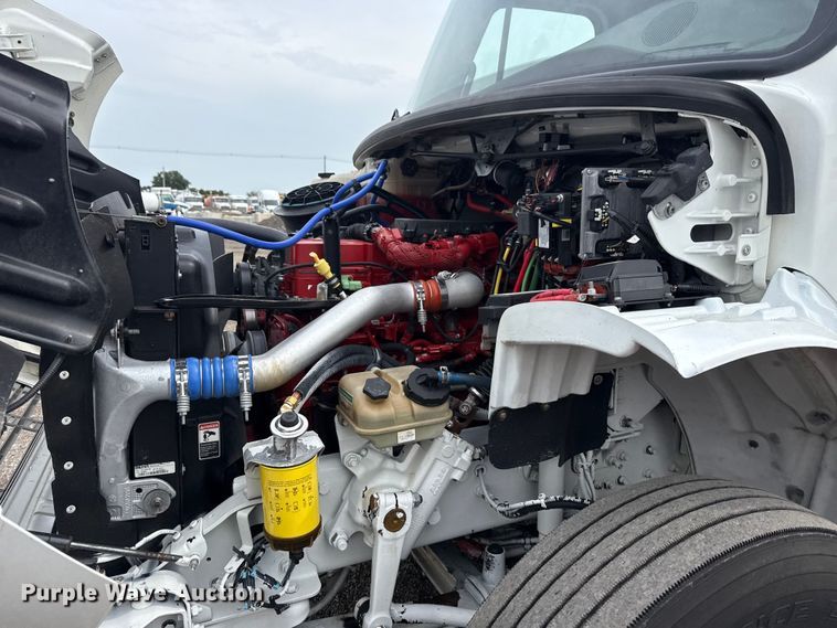 image for item NU9606 2011 Freightliner Business Class M2 propane delivery truck