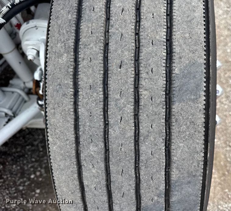 image for item NU9606 2011 Freightliner Business Class M2 propane delivery truck