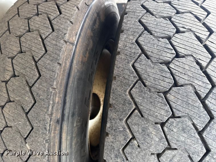 image for item NU9606 2011 Freightliner Business Class M2 propane delivery truck