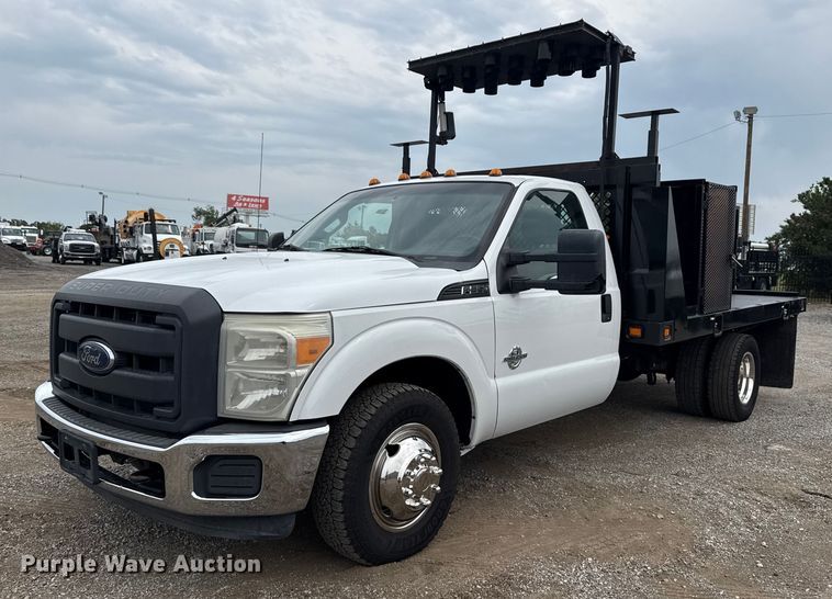 image for item NU9608 2012 Ford F350 Super Duty flatbed pickup truck