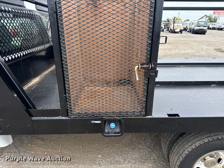 image for item NU9608 2012 Ford F350 Super Duty flatbed pickup truck