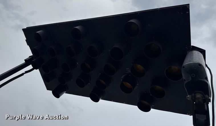 image for item NU9608 2012 Ford F350 Super Duty flatbed pickup truck