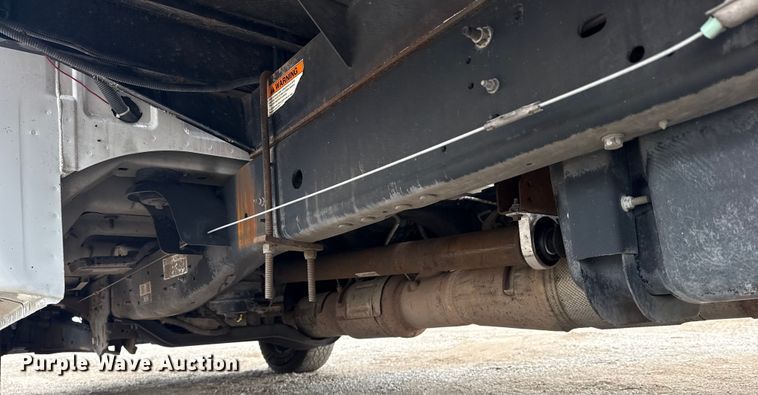 image for item NU9608 2012 Ford F350 Super Duty flatbed pickup truck