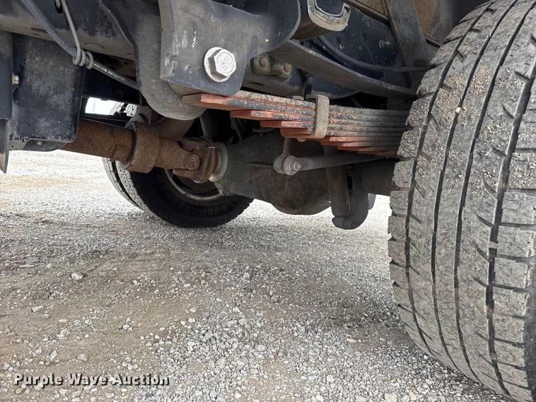 image for item NU9608 2012 Ford F350 Super Duty flatbed pickup truck