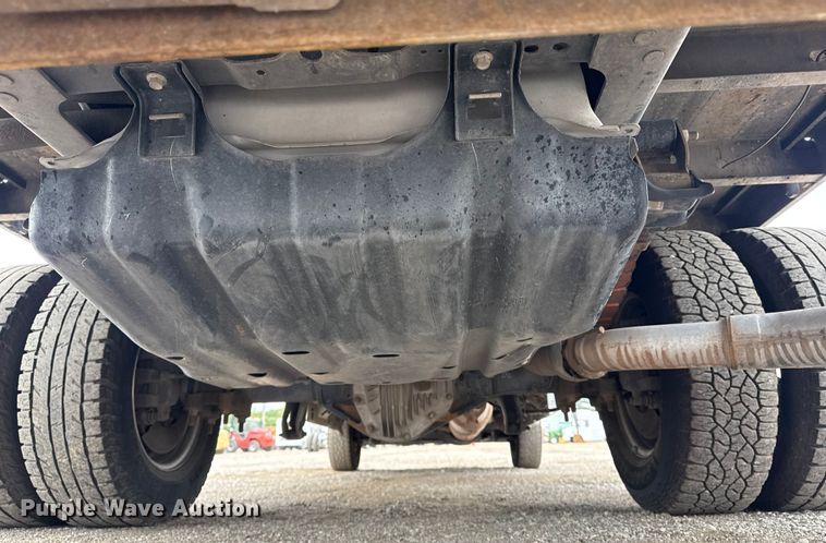 image for item NU9608 2012 Ford F350 Super Duty flatbed pickup truck