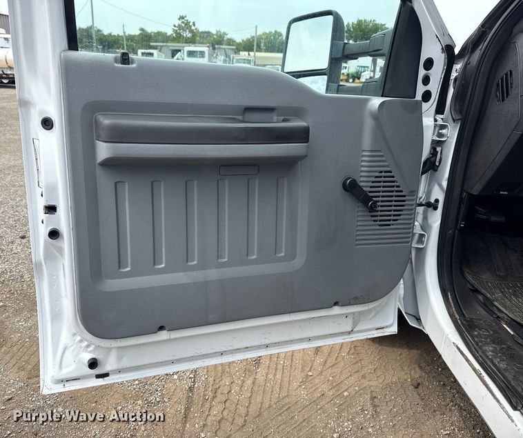 image for item NU9608 2012 Ford F350 Super Duty flatbed pickup truck