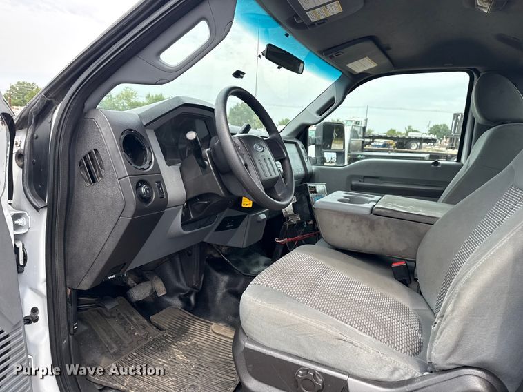 image for item NU9608 2012 Ford F350 Super Duty flatbed pickup truck