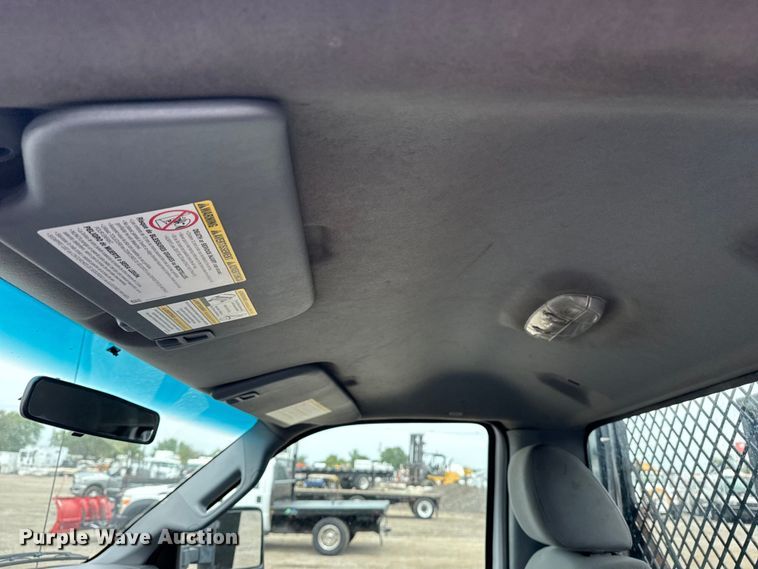 image for item NU9608 2012 Ford F350 Super Duty flatbed pickup truck