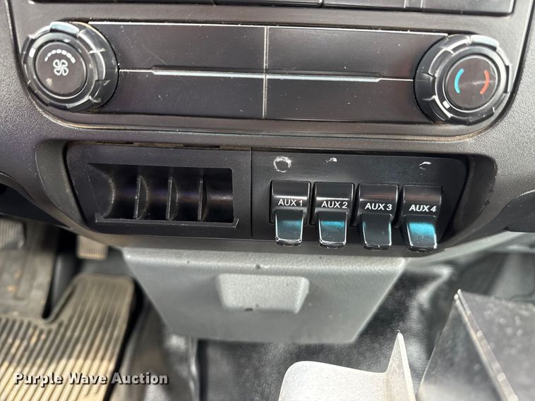 image for item NU9608 2012 Ford F350 Super Duty flatbed pickup truck