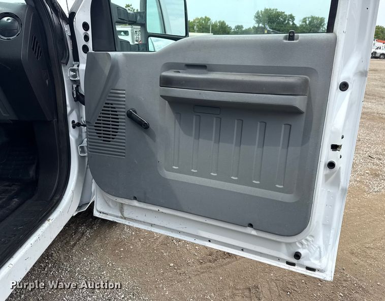 image for item NU9608 2012 Ford F350 Super Duty flatbed pickup truck