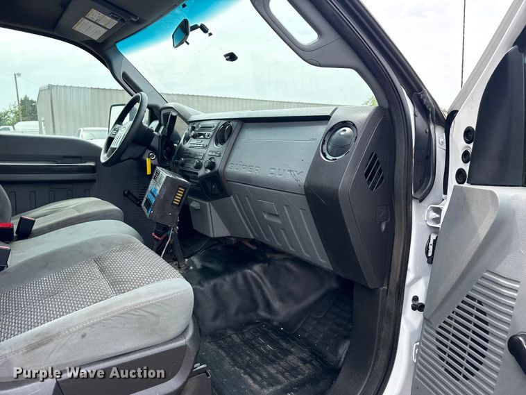 image for item NU9608 2012 Ford F350 Super Duty flatbed pickup truck