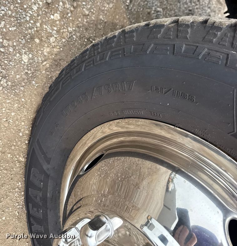 image for item NU9608 2012 Ford F350 Super Duty flatbed pickup truck