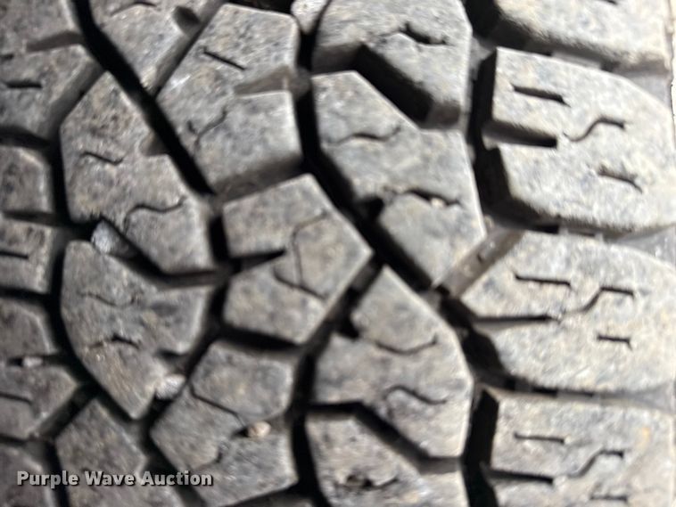 image for item NU9608 2012 Ford F350 Super Duty flatbed pickup truck