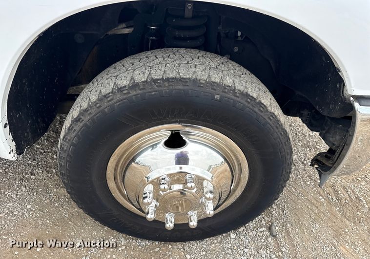 image for item NU9608 2012 Ford F350 Super Duty flatbed pickup truck