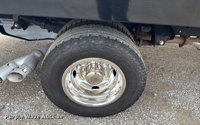 image for item NU9608 2012 Ford F350 Super Duty flatbed pickup truck