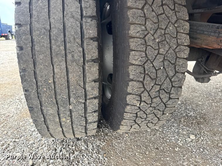 image for item NU9608 2012 Ford F350 Super Duty flatbed pickup truck