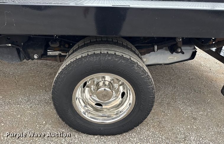 image for item NU9608 2012 Ford F350 Super Duty flatbed pickup truck